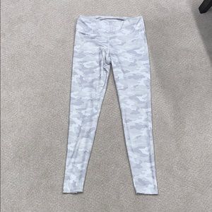 White/grey camo leggings
